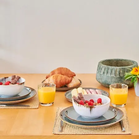 Sunny Renovated With Ac, By Timecooler Appartamento Lisbona