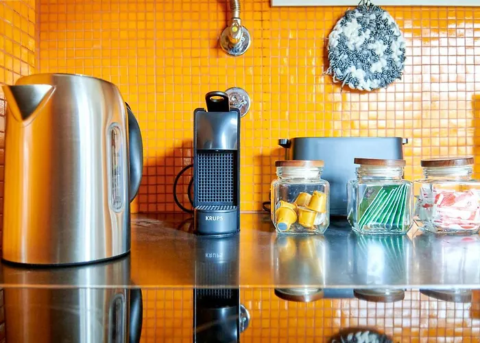 Sunny Renovated With Ac, By Timecooler شقة