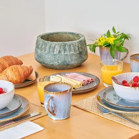 Sunny Renovated With Ac, By Timecooler 아파트 *